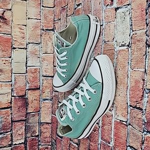 CONVERSE ALL-STAR CHUCK TAYLOR LOWTOP SHOES WOMANS SIZE 6GUC